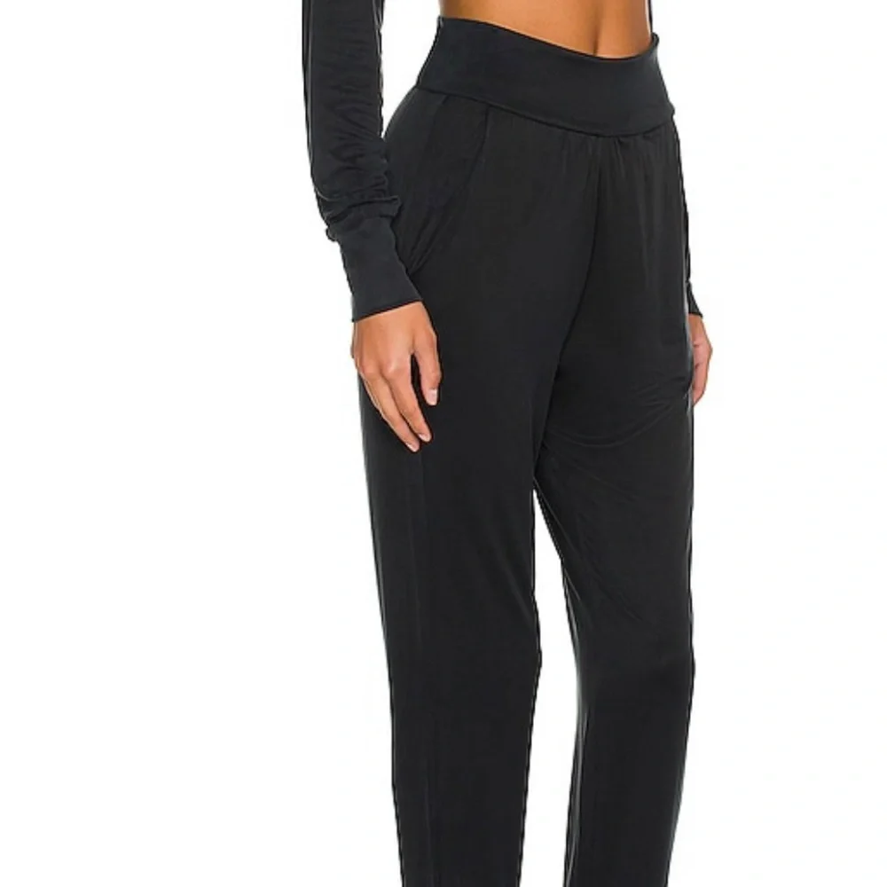 Commando - Picture 3 of 5